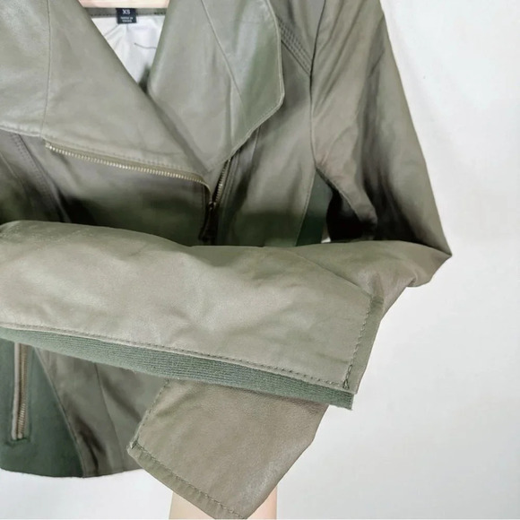 Andrew Marc New York Xsmall  Women's Lightweight Asymmetrical Leather Jacket - Picture 11 of 16